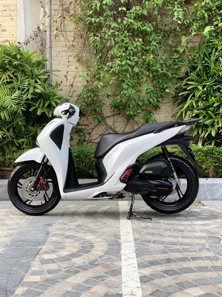 Cần bán Siêu phẩm SH Việt 150 ABS 2018 màu Trắng - Biển Vip