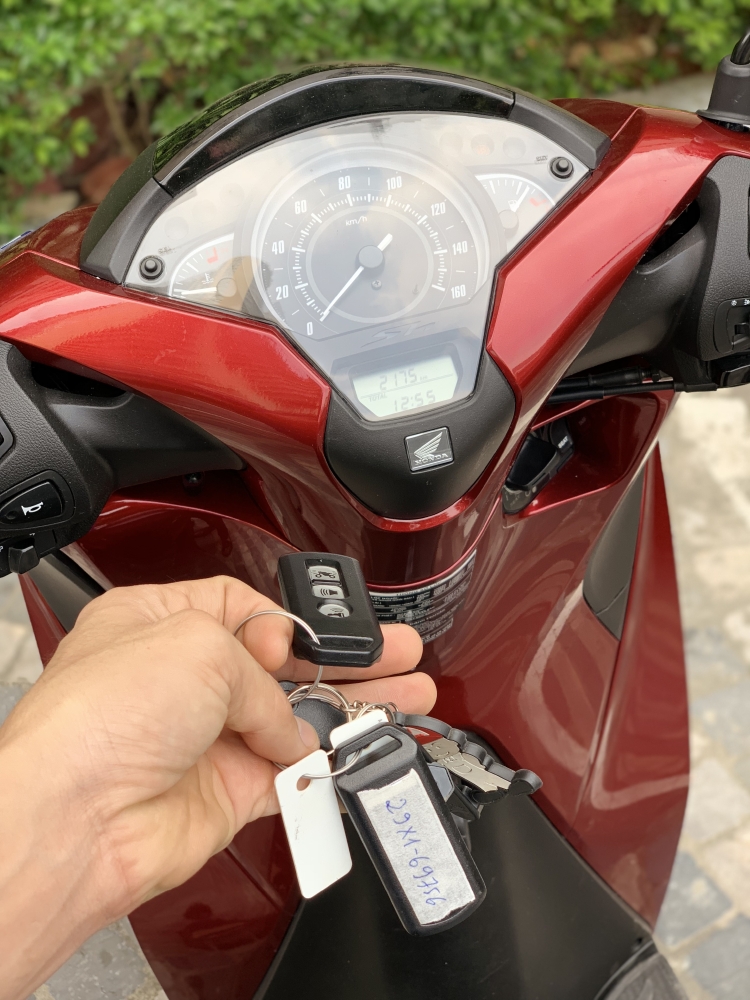 Cần bán SH Việt 150 ABS cuối 2018 màu đỏ cực mới