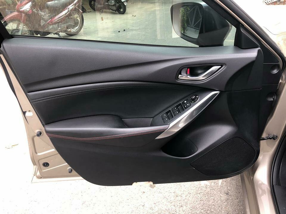 Gia đình cần bán xe Mazda 6