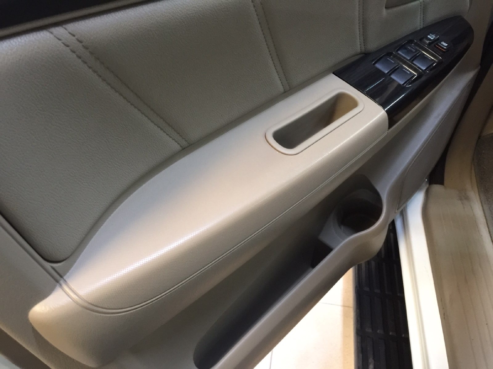 Bán Fortuner máy xăng sx 2016.Xe bán tại hãng