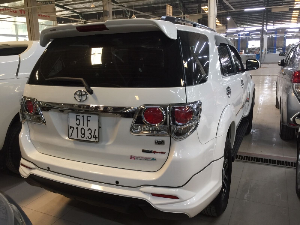 Bán Fortuner máy xăng sx 2016.Xe bán tại hãng