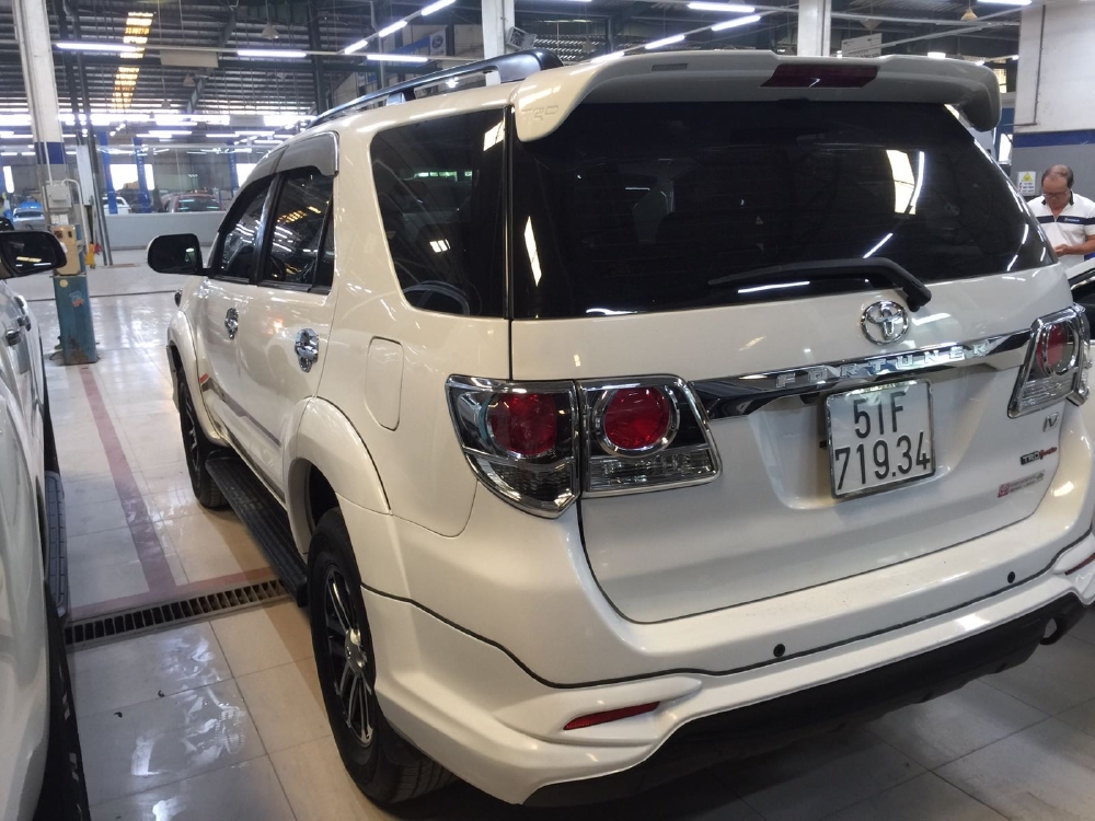 Bán Fortuner máy xăng sx 2016.Xe bán tại hãng