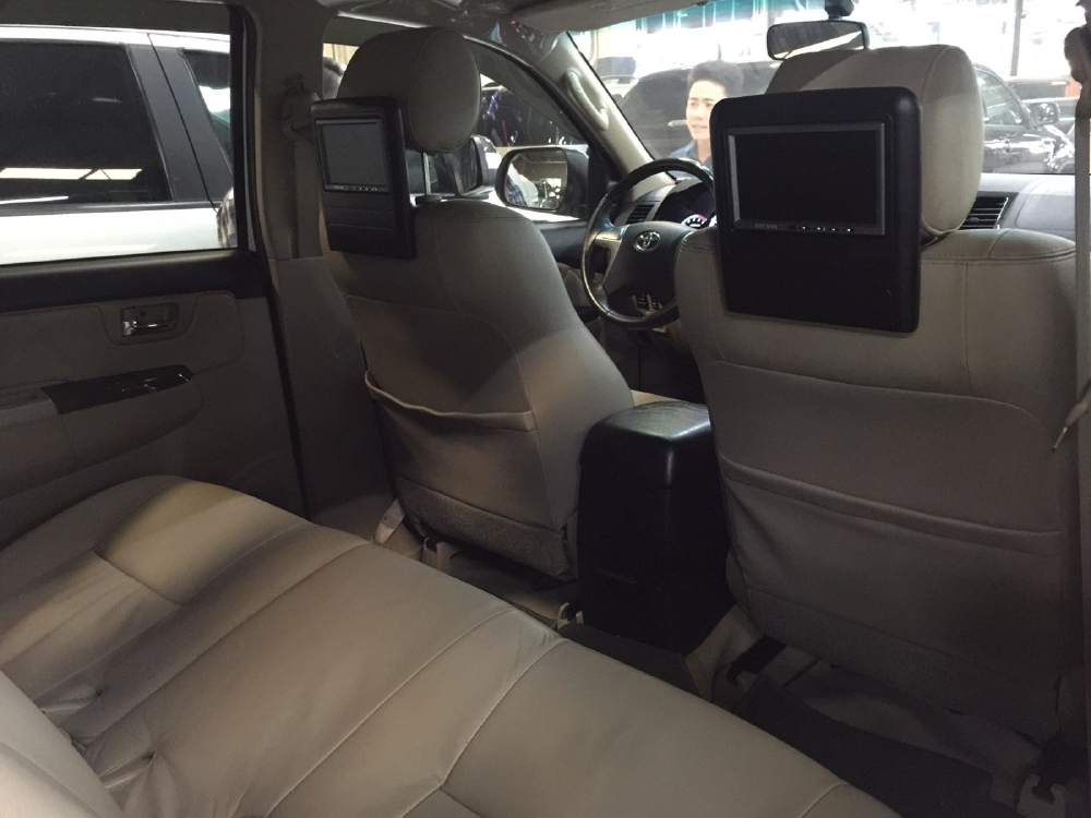 Bán Fortuner máy xăng sx 2016.Xe bán tại hãng