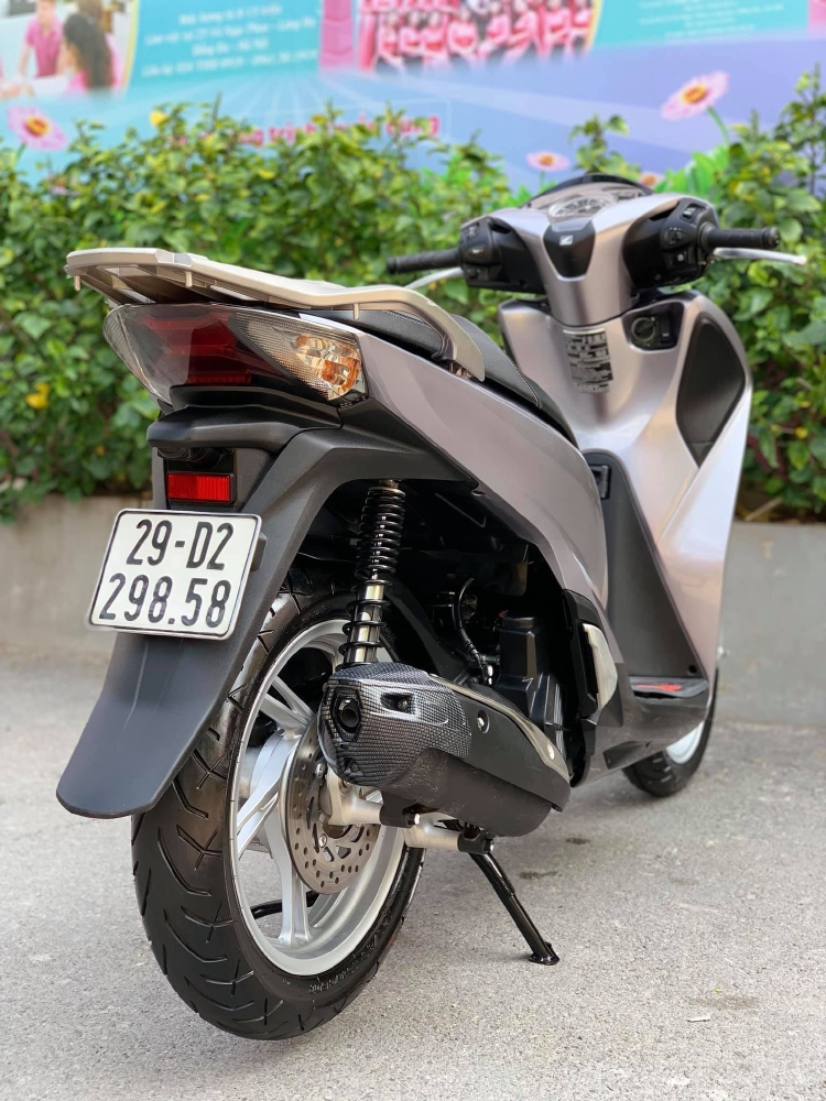 Cần bán SH Việt 150 CBS 2019 màu Bạc đen như mới
