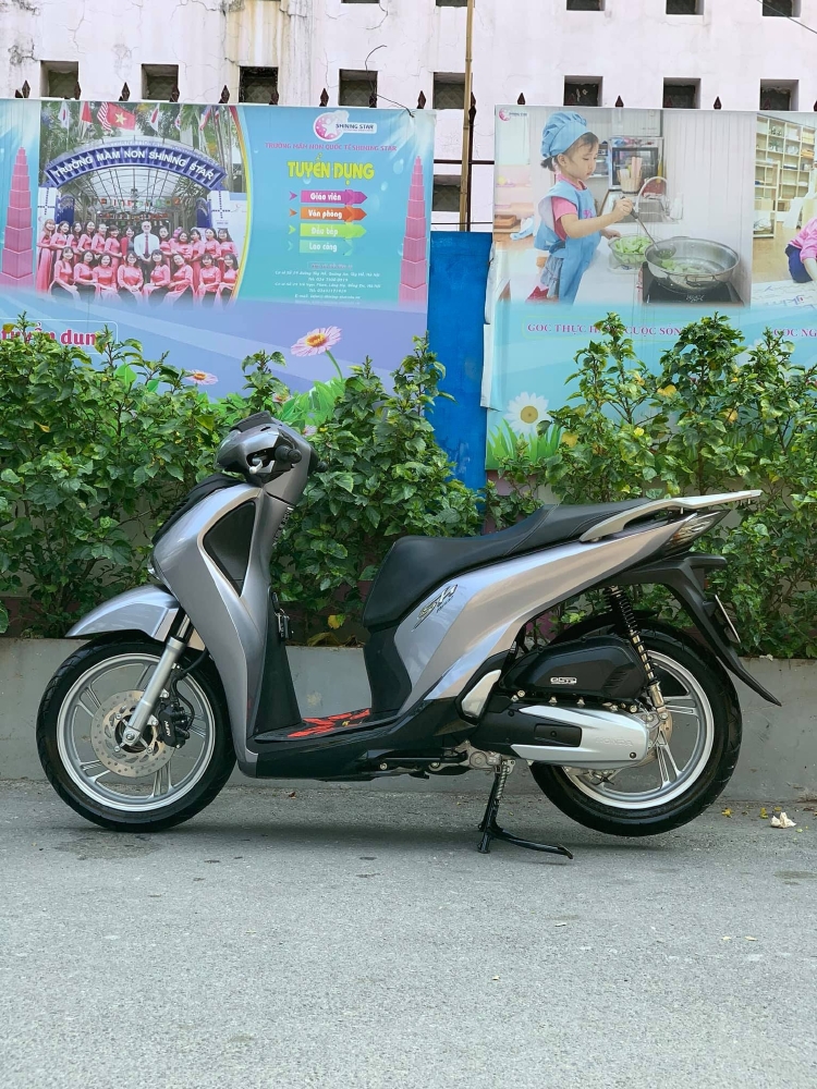 Cần bán SH Việt 150 CBS 2019 màu Bạc đen như mới