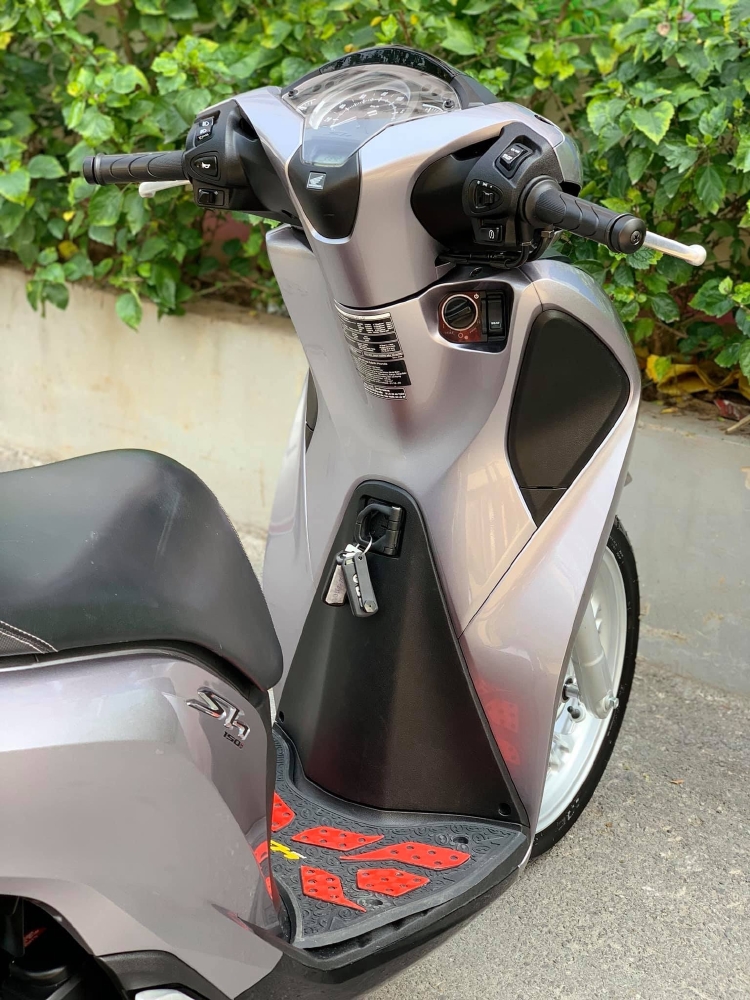 Cần bán SH Việt 150 CBS 2019 màu Bạc đen như mới