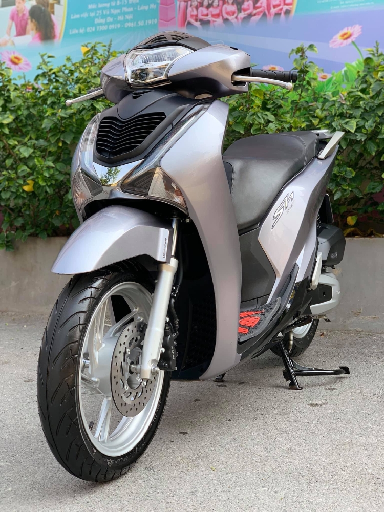 Cần bán SH Việt 150 CBS 2019 màu Bạc đen như mới