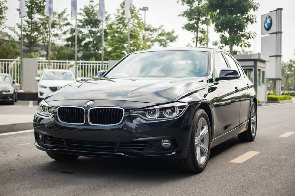 Bán Xe BMW 320i nhập khẩu nguyên chiếc chính hãng mới 100%, giảm trực tiếp 264 triệu đồng tiền mặt, hỗ trợ trả góp 80%