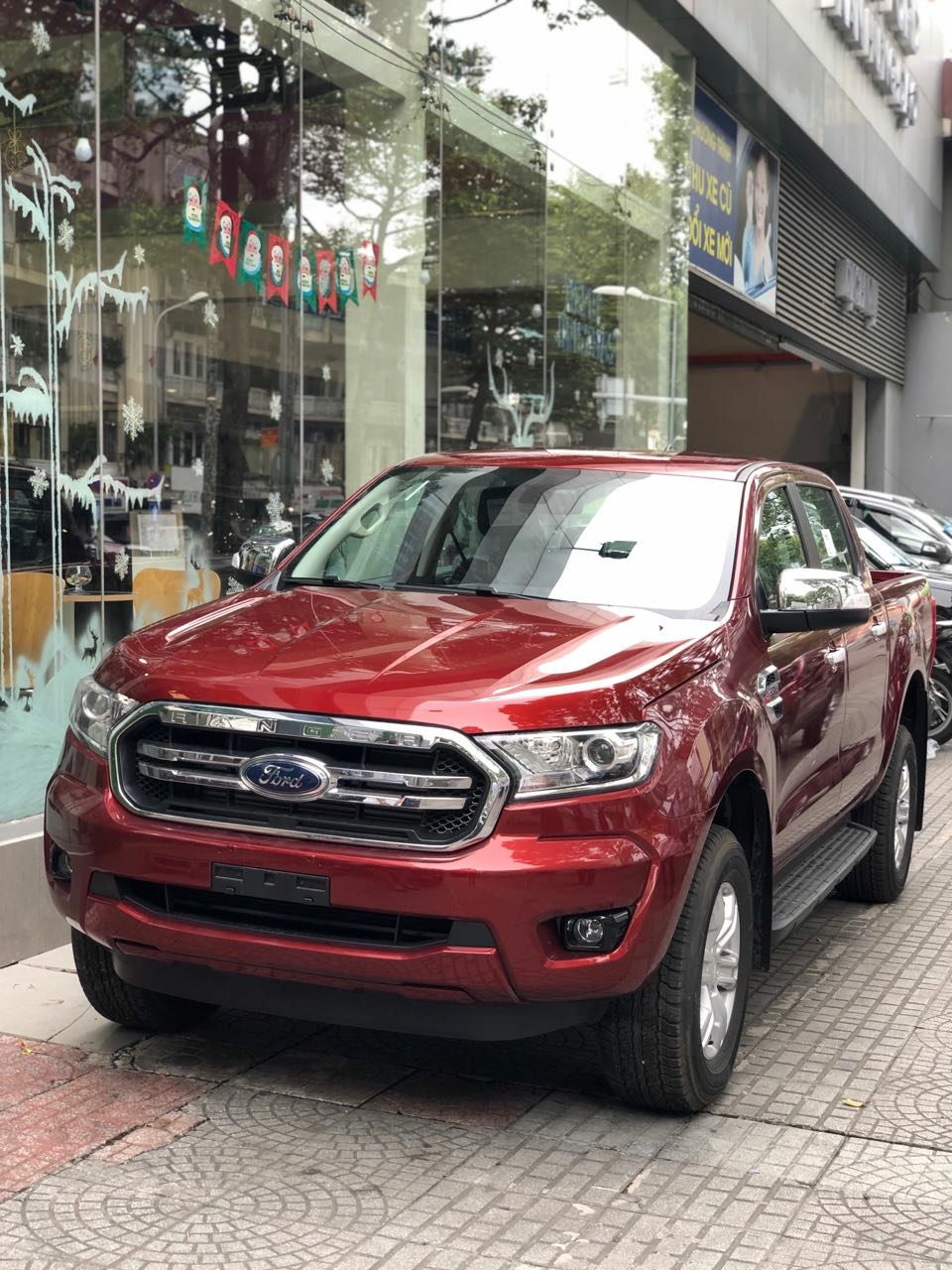 Ford Ranger XLT Lăn Bánh 710 Triệu Tặng Phụ Kiện