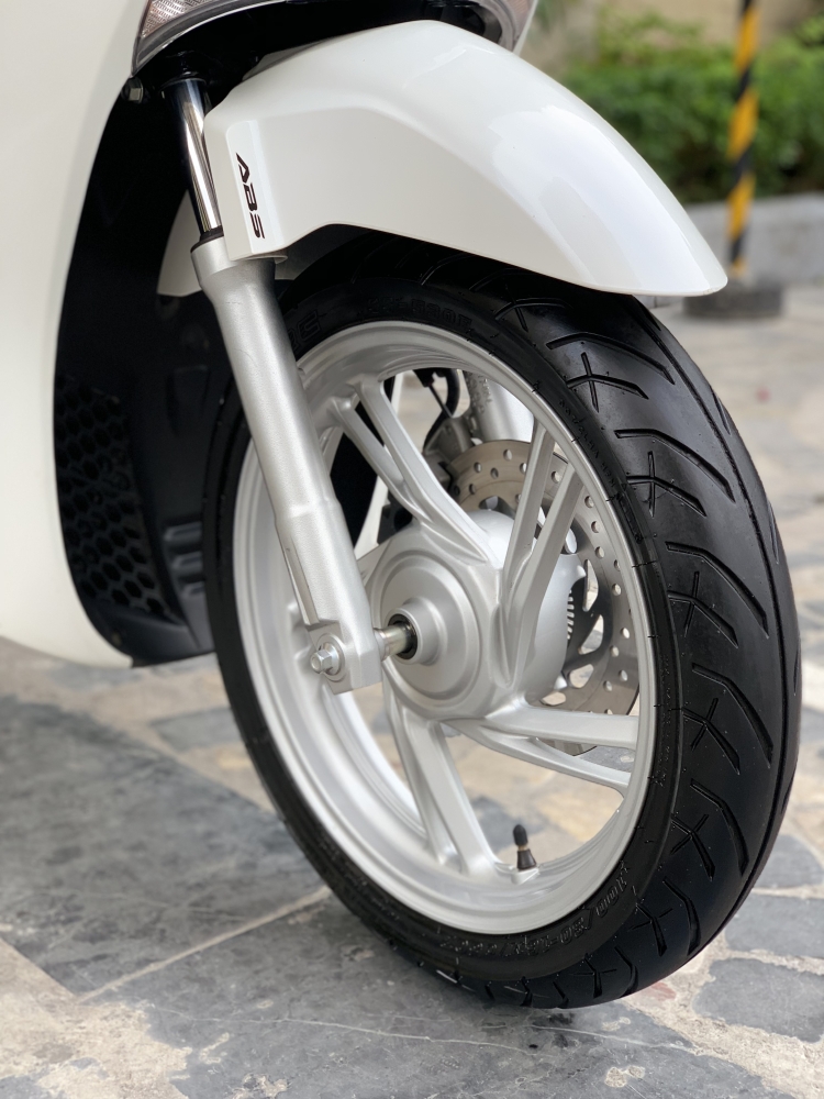 Cần bán SH Việt 150 ABS cuối 2018 màu Trắng cực đẹp, như mới