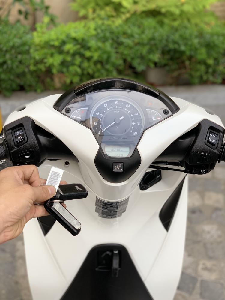 Cần bán SH Việt 150 ABS cuối 2018 màu Trắng cực đẹp, như mới