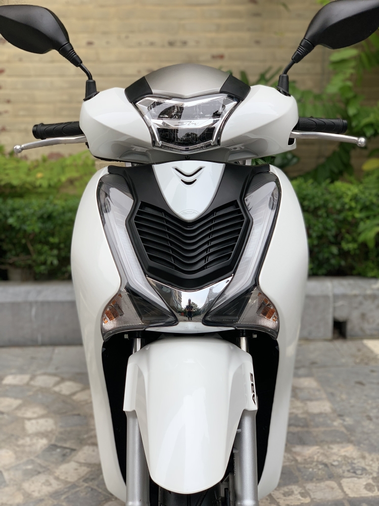 Cần bán SH Việt 150 ABS 10/2019 màu Trắng chạy 600km như mới