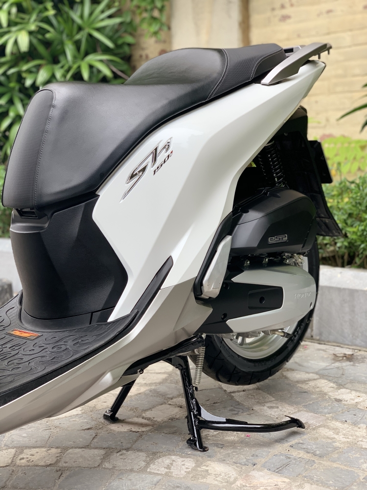 Cần bán SH Việt 150 ABS 10/2019 màu Trắng chạy 600km như mới