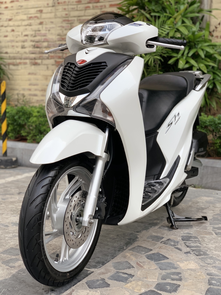 Cần bán SH Việt 150 ABS cuối 2018 màu Trắng cực đẹp, như mới