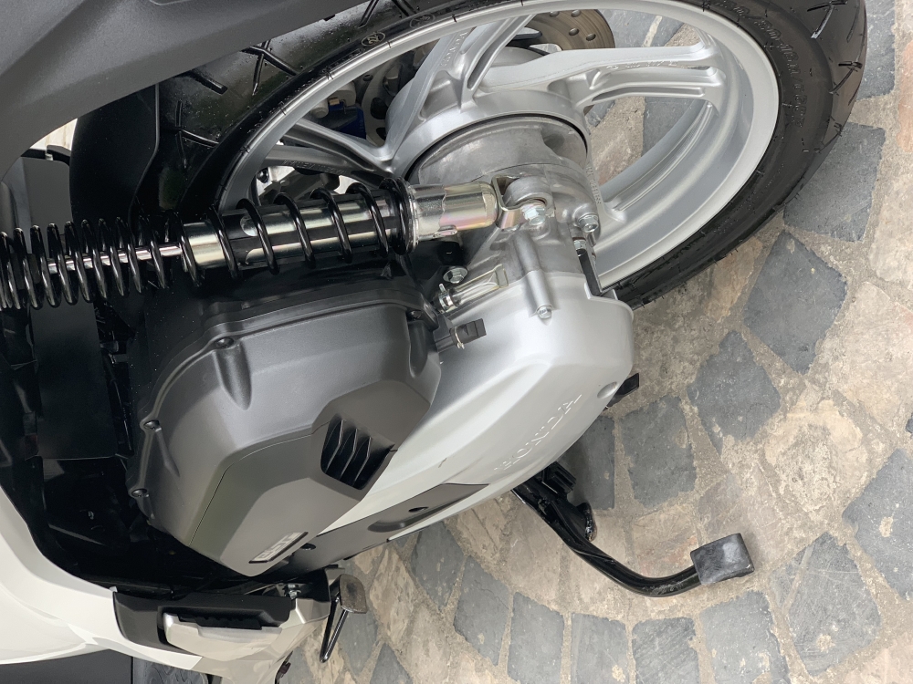 Cần bán SH Việt 150 ABS 10/2019 màu Trắng chạy 600km như mới
