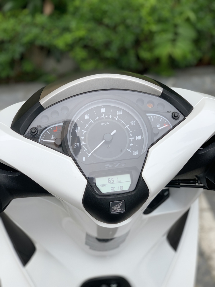 Cần bán SH Việt 150 ABS 10/2019 màu Trắng chạy 600km như mới