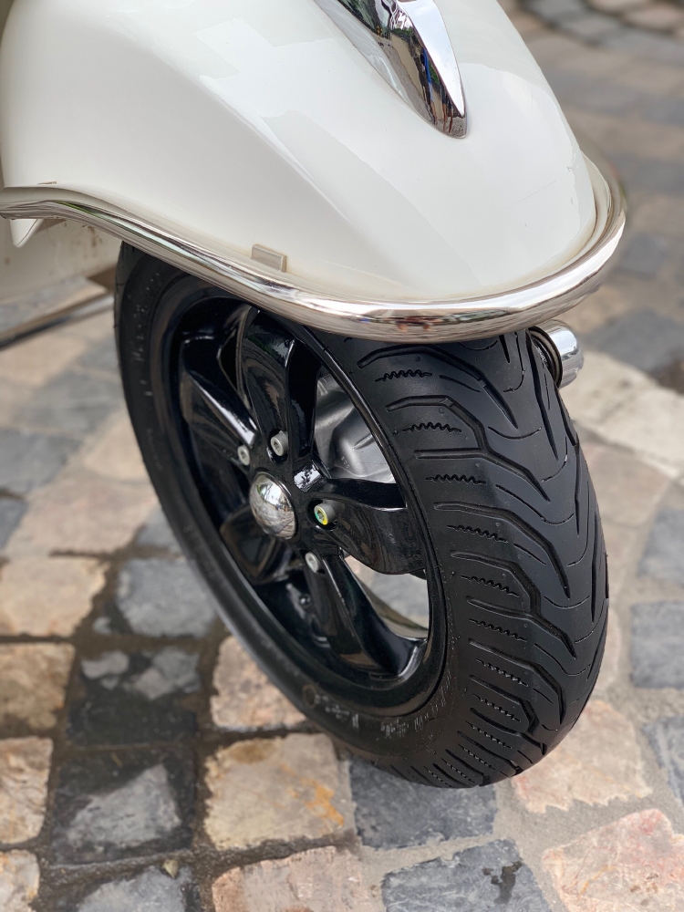 Cần bán LX iGet 11/2019 màu trắng quá mới