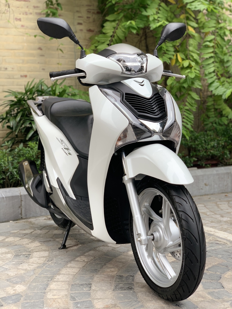 Cần bán SH Việt 150 ABS 10/2019 màu Trắng chạy 600km như mới