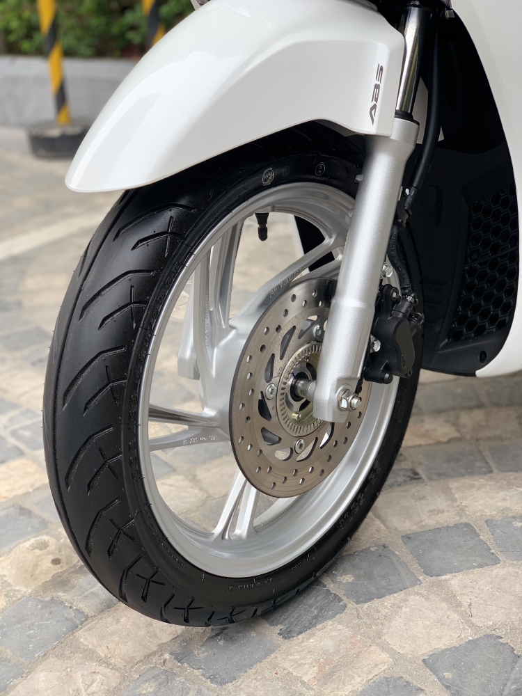 Cần bán SH Việt 150 ABS 10/2019 màu Trắng chạy 600km như mới