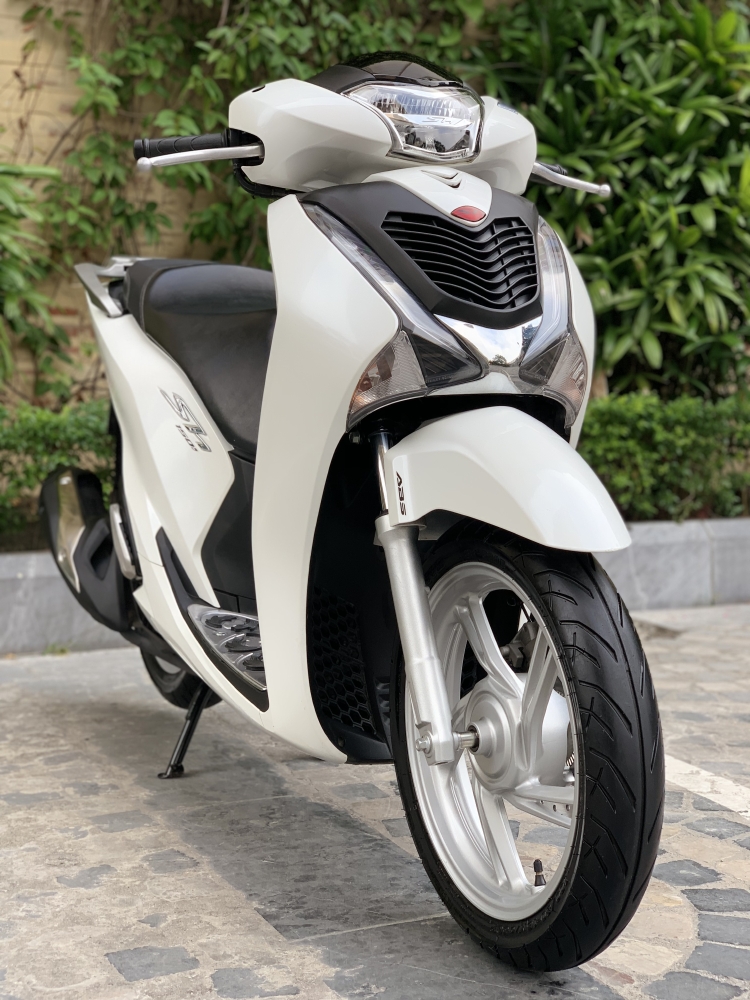 Cần bán SH Việt 150 ABS cuối 2018 màu Trắng cực đẹp, như mới
