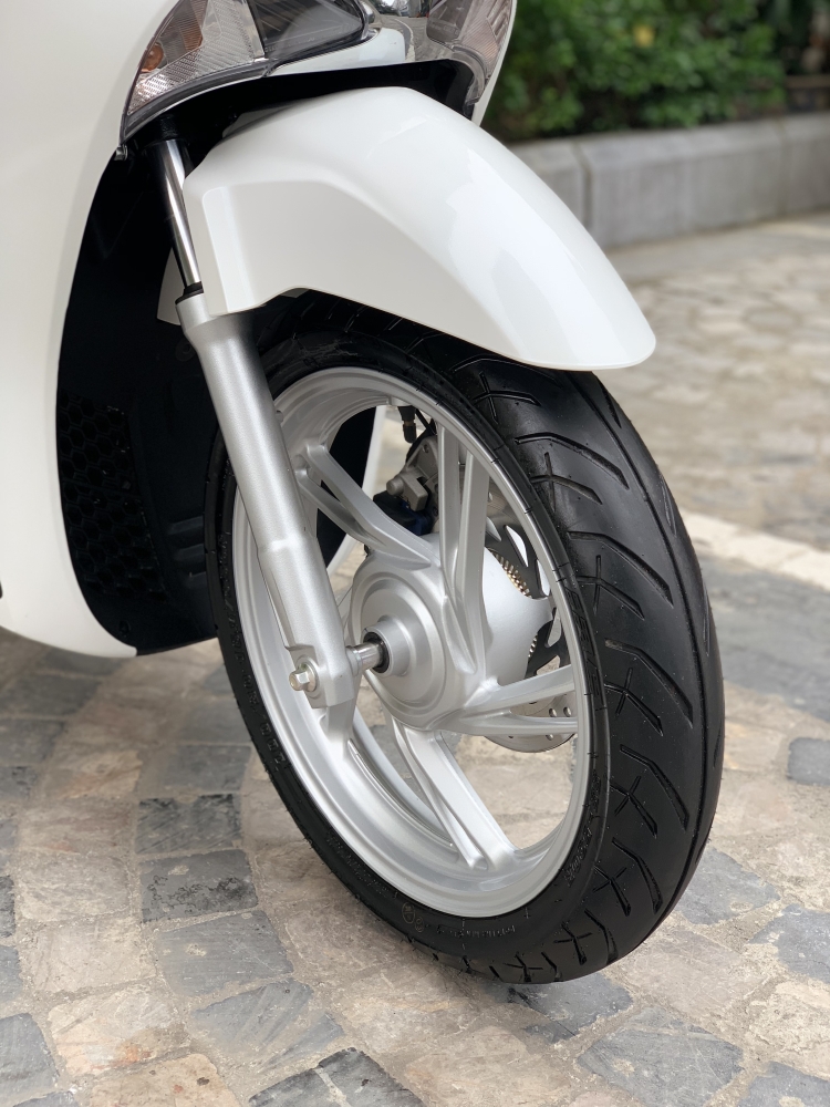 Cần bán SH Việt 150 ABS 10/2019 màu Trắng chạy 600km như mới