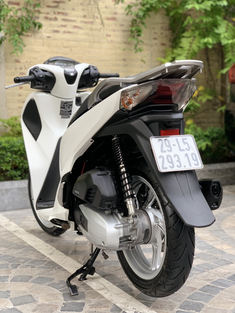 Cần bán SH Việt 150 ABS cuối 2018 màu Trắng cực đẹp, như mới