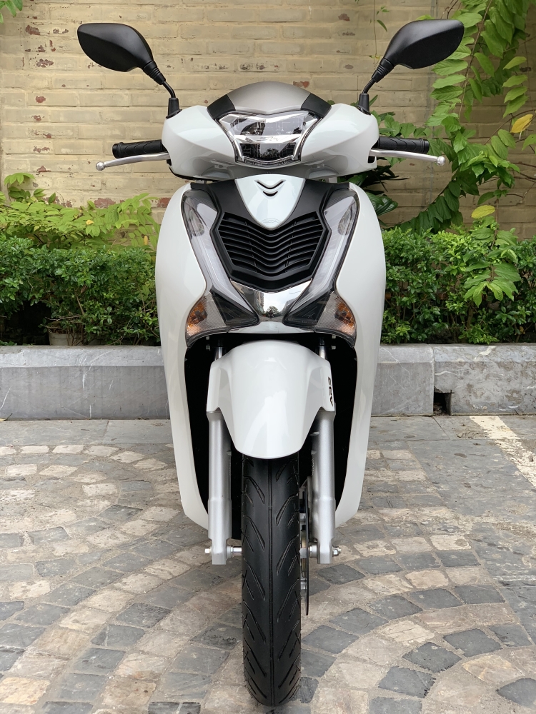 Cần bán SH Việt 150 ABS 10/2019 màu Trắng chạy 600km như mới