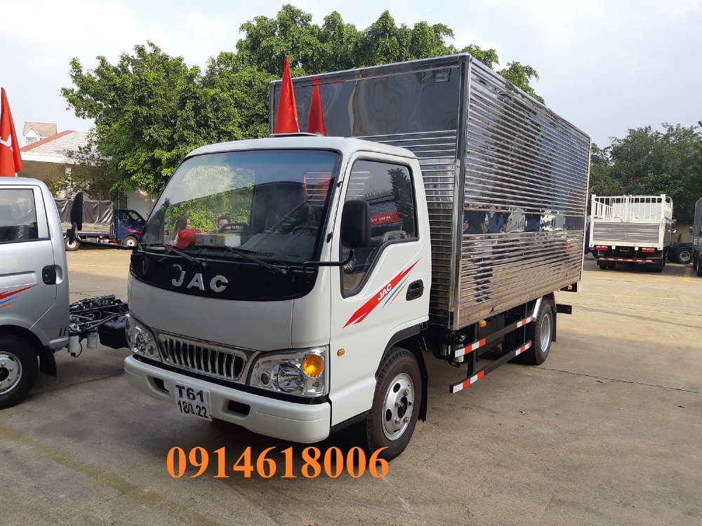 Bán xe tải 2T4 máy ISUZU, thùng dài 4m3, giá cực tốt