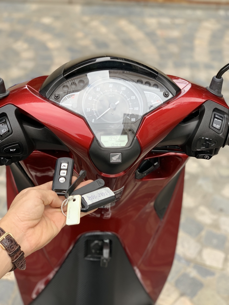 Cần bán SH Việt 125 CBS 2018 màu đỏ- Biển thần tài nhỏ cực Vip