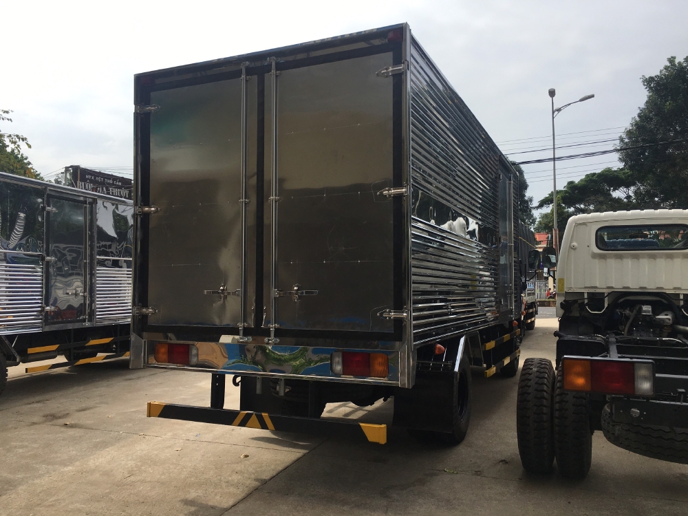 Báo giá xe tải Hyundai Mighty 2017 tải trọng 8 tấn thùng kín, sẵn xe, giao ngay