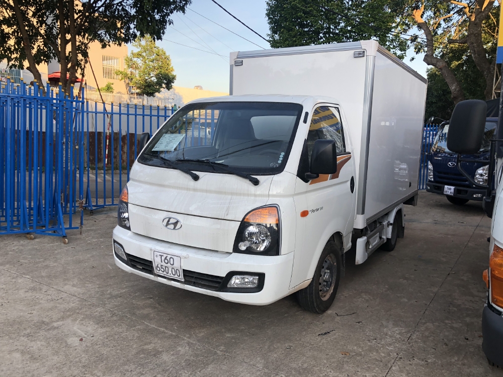 Giá xe tải Hyundai H150 thùng kín composite, hỗ trợ trả góp 80% LS thấp