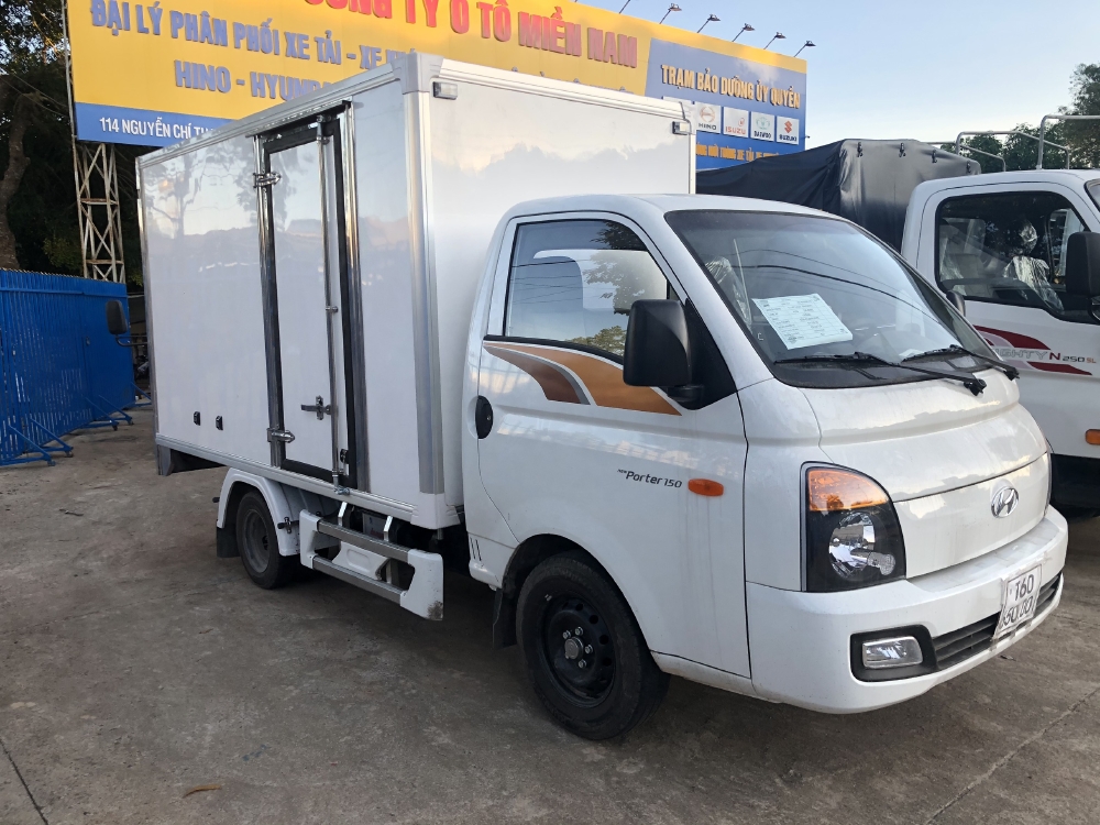Giá xe tải Hyundai H150 thùng kín composite, hỗ trợ trả góp 80% LS thấp