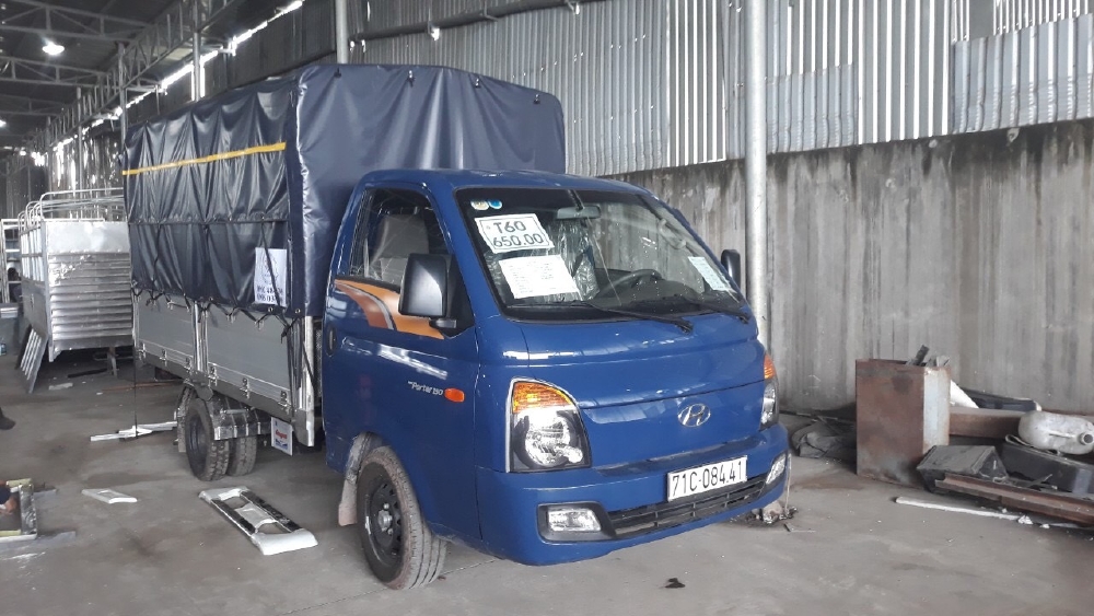 Báo giá xe tải Hyundai H150 thùng mui bạt, hỗ trợ trả góp 80% LS thấp