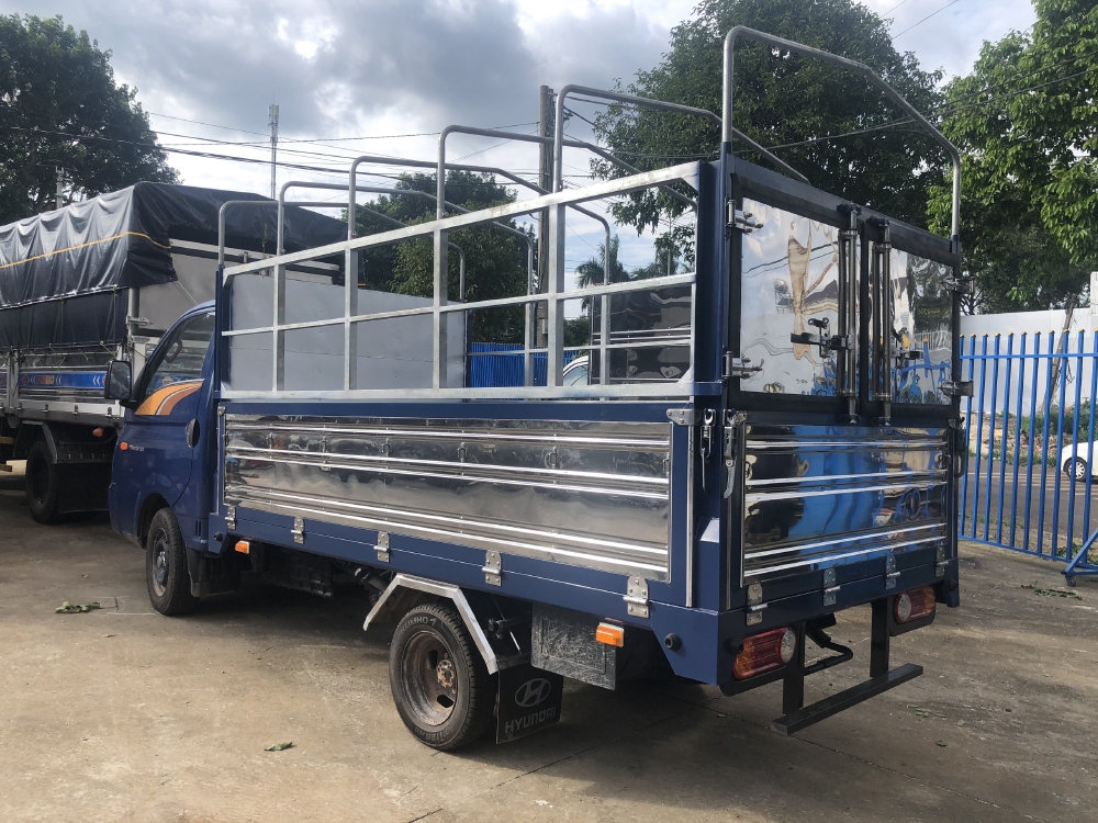 Báo giá xe tải Hyundai H150 thùng mui bạt, hỗ trợ trả góp 80% LS thấp