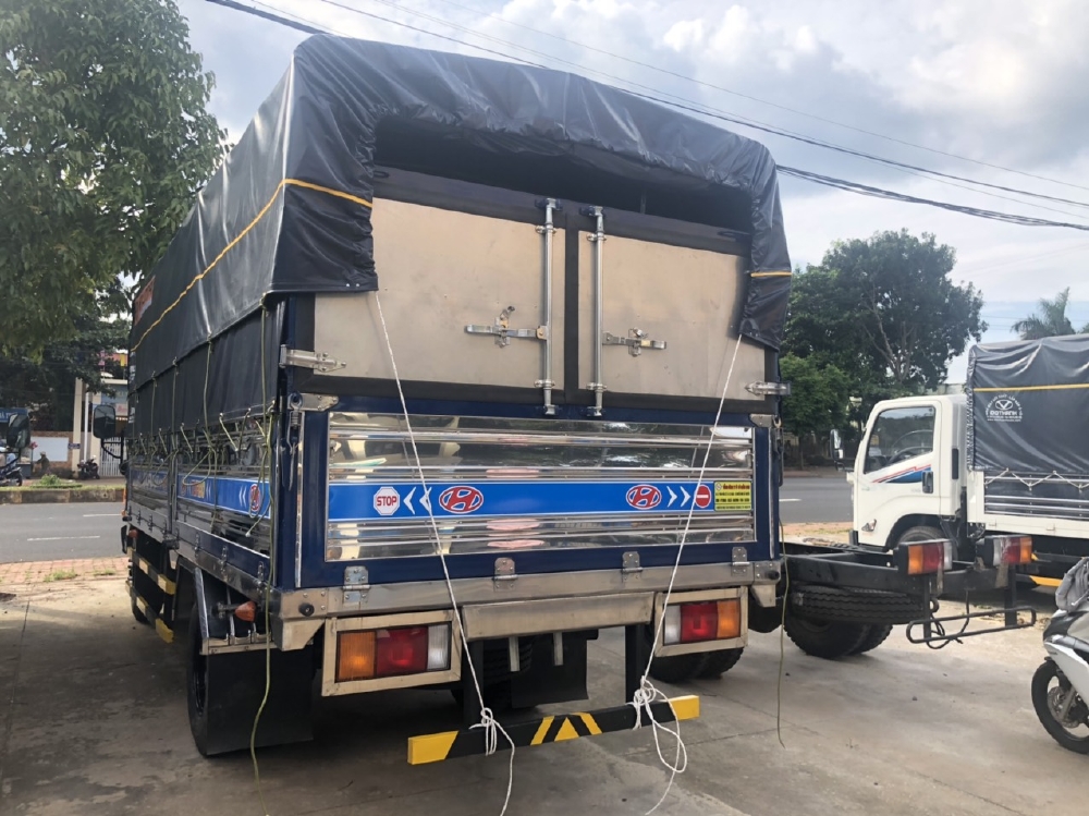 Báo giá xe tải Hyundai Mighty 2017 thùng mui bạt tải trọng 8 tấn, hỗ trợ trả góp 80%