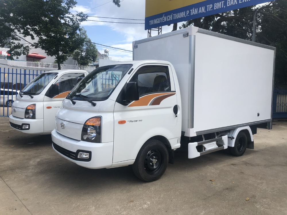 Giá xe tải Hyundai H150 thùng kín composite, hỗ trợ trả góp 80% LS thấp
