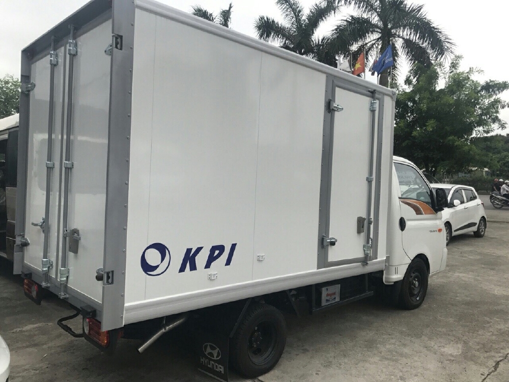 Giá xe tải Hyundai H150 thùng kín composite, hỗ trợ trả góp 80% LS thấp