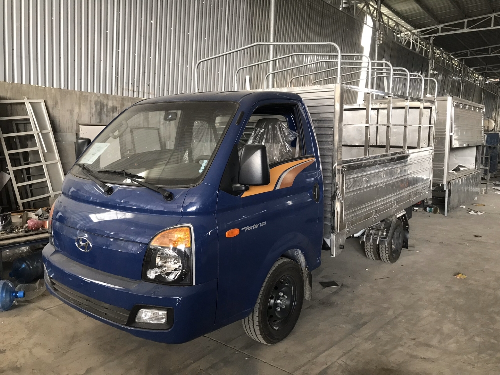 Báo giá xe tải Hyundai H150 thùng mui bạt, hỗ trợ trả góp 80% LS thấp