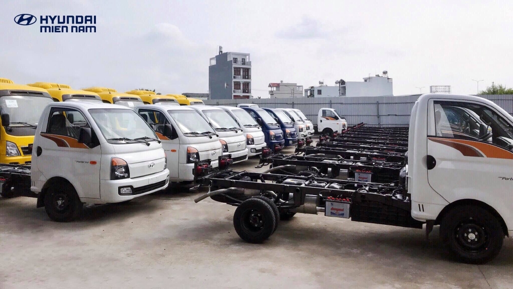 Báo giá xe tải Hyundai H150 thùng mui bạt, hỗ trợ trả góp 80% LS thấp
