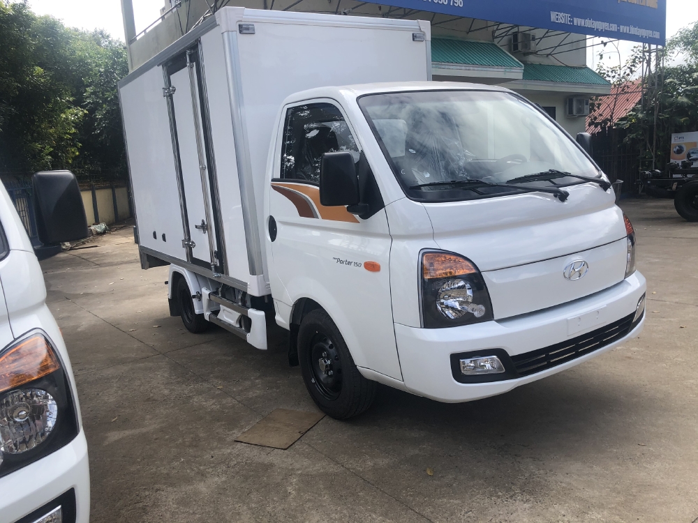 Giá xe tải Hyundai H150 thùng kín composite, hỗ trợ trả góp 80% LS thấp
