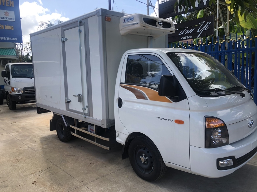 Bán xe tải Hyundai H150 thùng đông lạnh, hỗ trợ trả góp 80% LS thấp