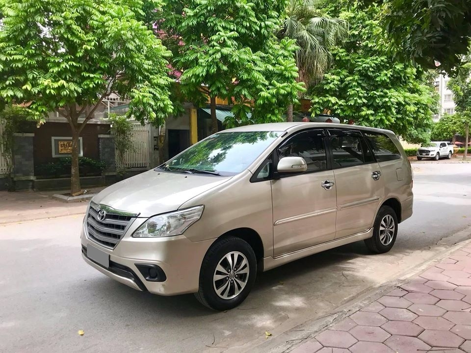Bán Toyota Innova 2016 số sàn màu vành xe như mới