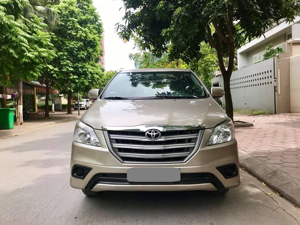 Bán Toyota Innova 2016 số sàn màu vành xe như mới