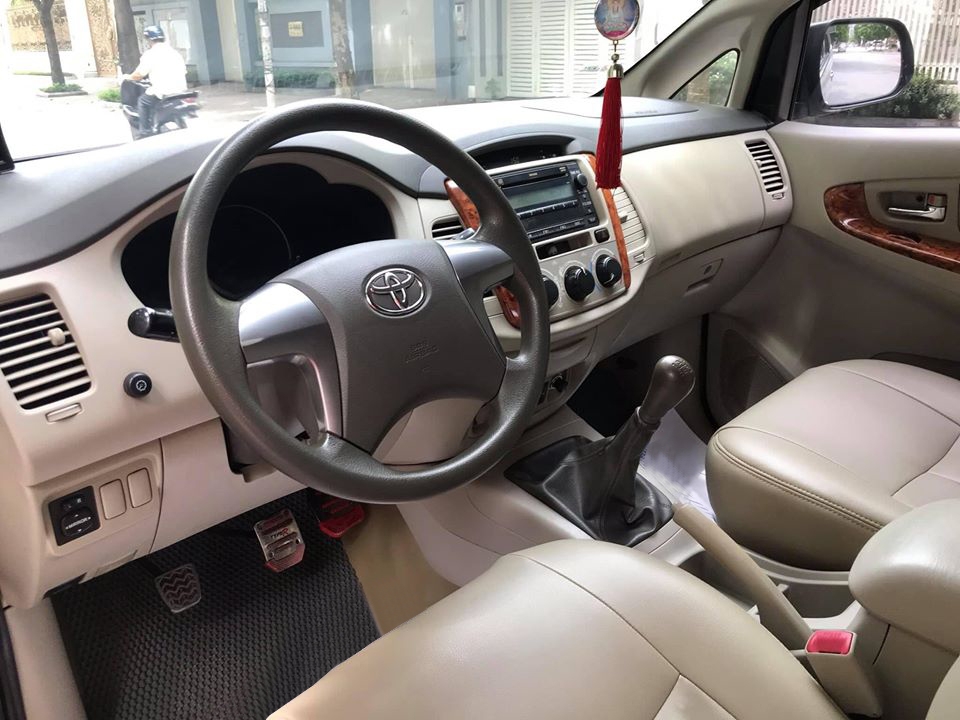 Bán Toyota Innova 2016 số sàn màu vành xe như mới