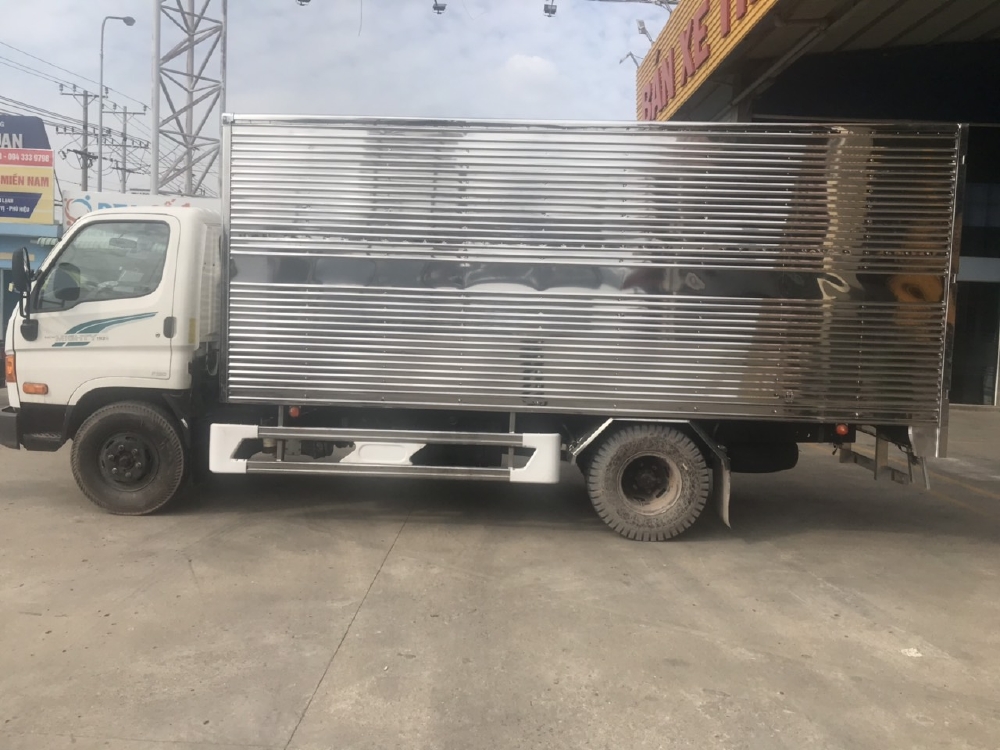 Bán xe tải Hyundai 110SP 7 tấn thùng kín, chỉ 200 triệu nhận xe ngay