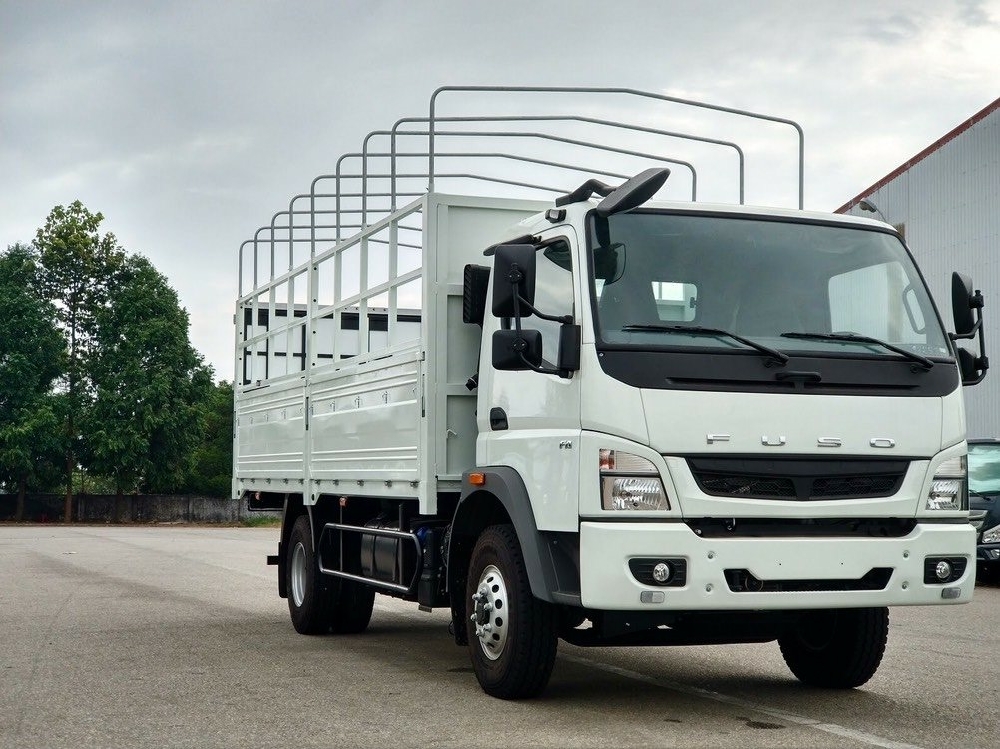 Xe tải Fuso FA Canter10.4 Tải trọng 6 tấn thùng dài 5,3m và 5,9m Bình Dương