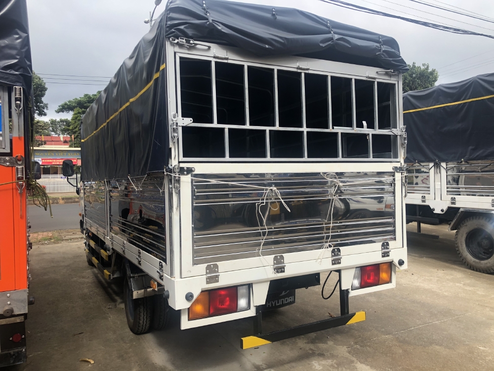 Xe tải New Mighty N250SL thùng mui bạt tiêu chuẩn, kích thước thùng dài 4M4