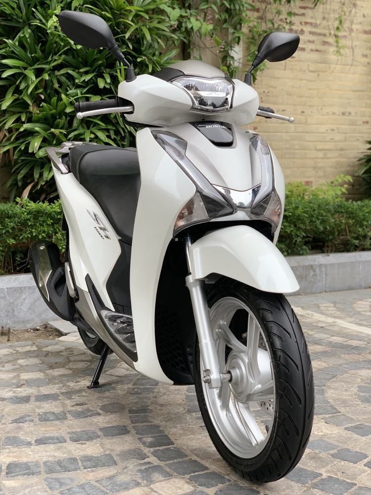 Cần bán SH Việt 150 ABS 2019 màu Trắng chạy chuẩn 800km