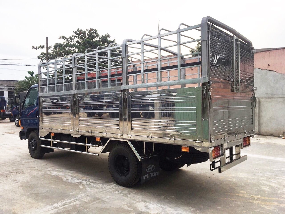 Xe tải Hyundai 8 tấn ga cơ đời 2017 thùng mui bạt inox