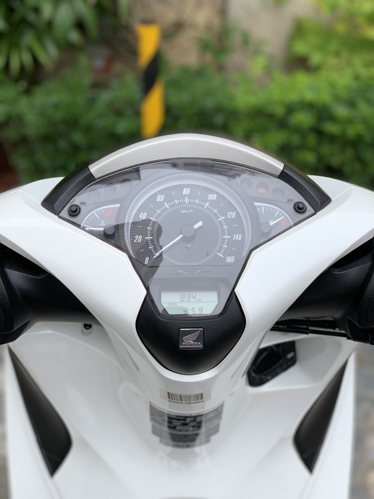 Cần bán SH Việt 150 ABS 2019 màu Trắng chạy chuẩn 800km